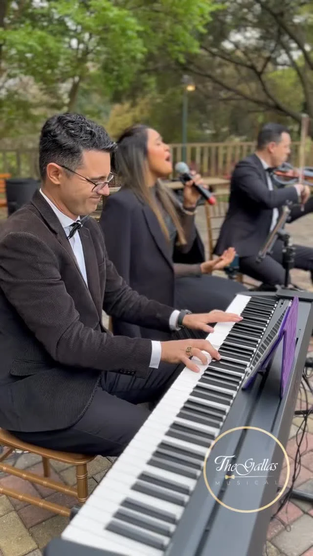 Duo de piano e voz ao vivo em evento